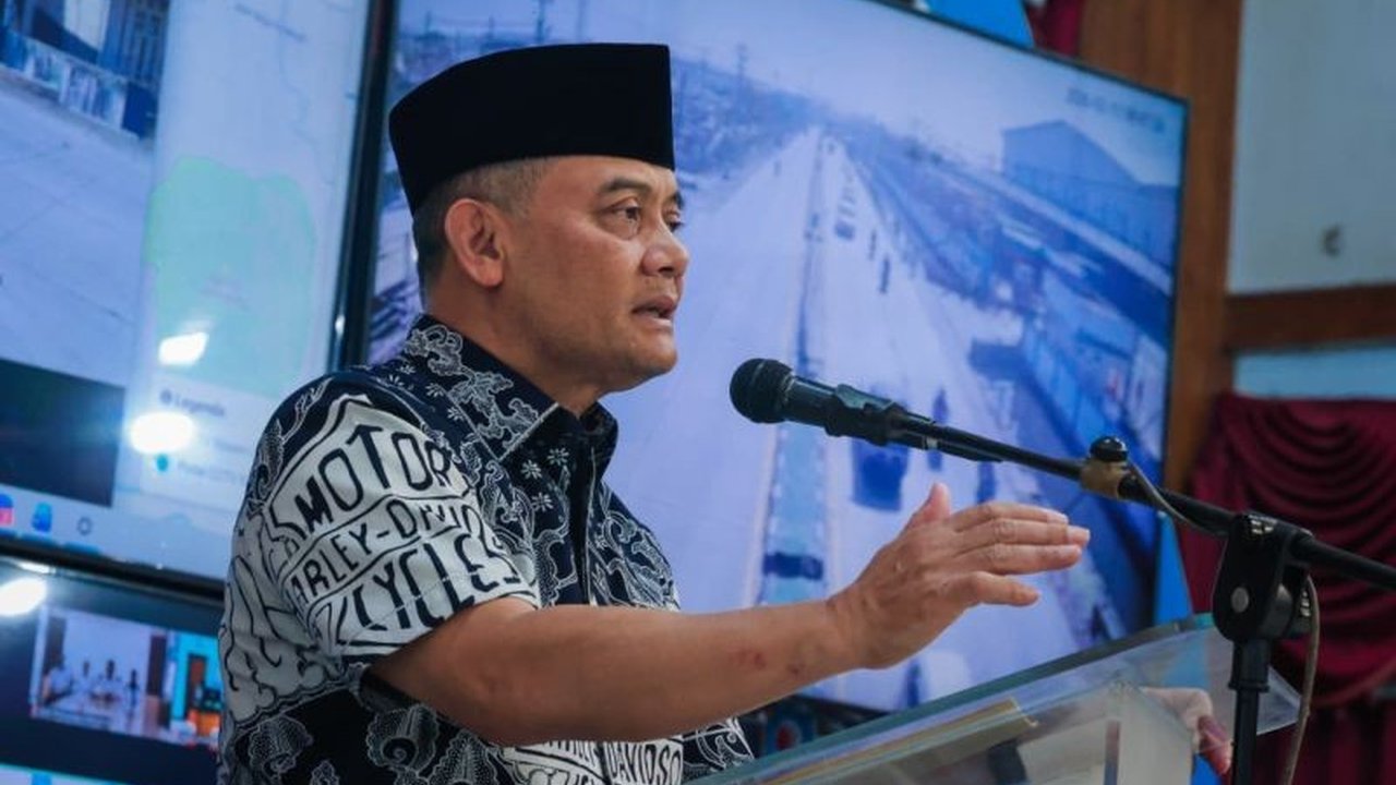 Gubernur Jawa Tengah Ahmad Luthfi kembali menekankan pentingnya Integritas Pejabat setelah Komisi Pemberantasan Korupsi (KPK) melakukan operasi tangkap tangan (OTT) terhadap Bupati Cilacap. Ia meminta kasus ini menjadi pelajaran berharga bagi seluruh apar