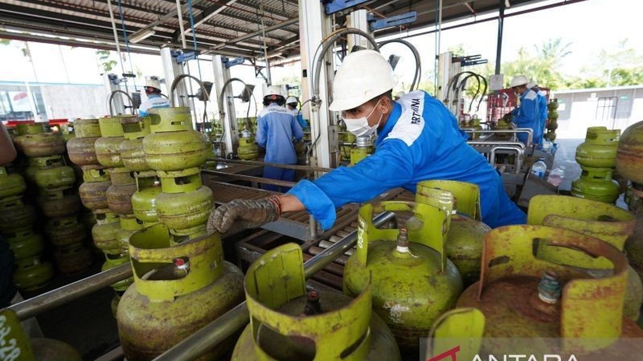 Menjelang perayaan Idul Fitri 1447 H, Pertamina Patra Niaga Regional Sumbagut menambah pasokan elpiji sebesar 19,5 persen di Sumatera Barat untuk memastikan ketersediaan dan stabilitas harga bagi masyarakat.