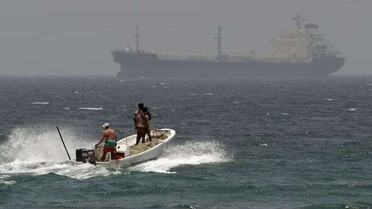Kapal di Selat Hormuz. (AP File)