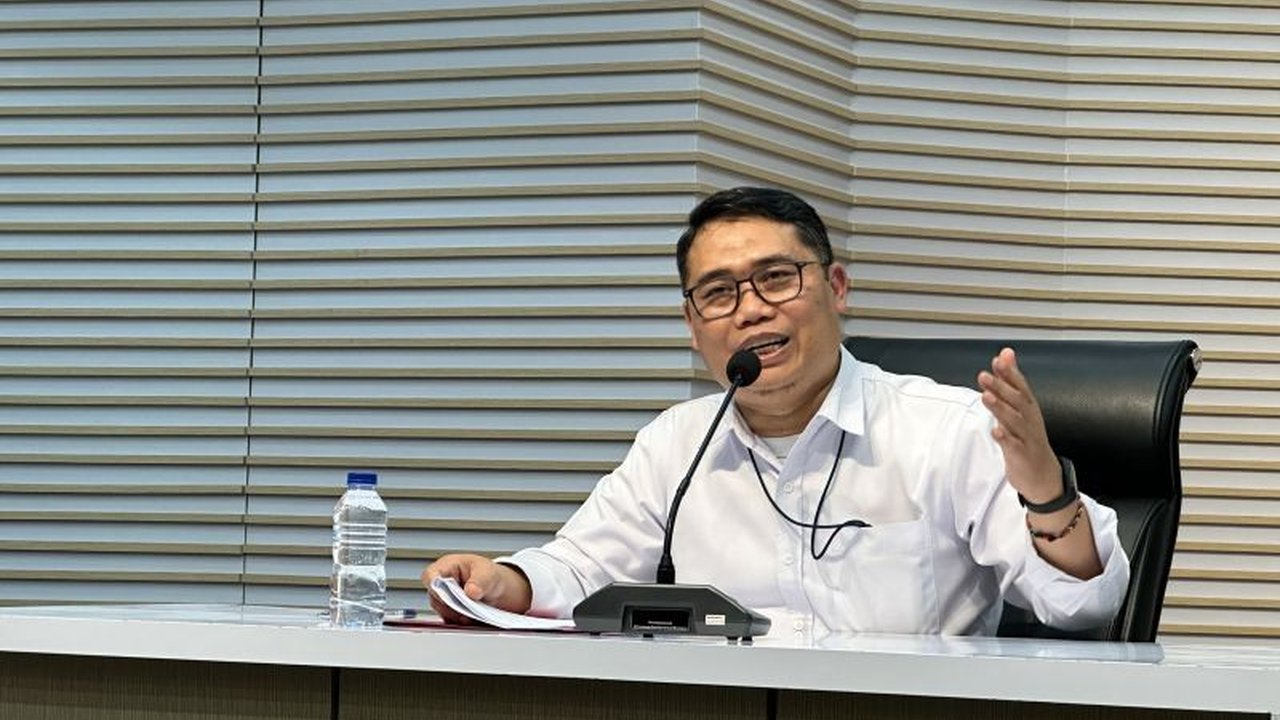 KPK resmi menahan Menteri Agama Yaqut Cholil Qoumas terkait kasus Korupsi Kuota Haji Kemenag, setelah permohonan praperadilannya ditolak. Simak detail arahan Gus Alex dan kerugian negara yang mencapai ratusan miliar rupiah.