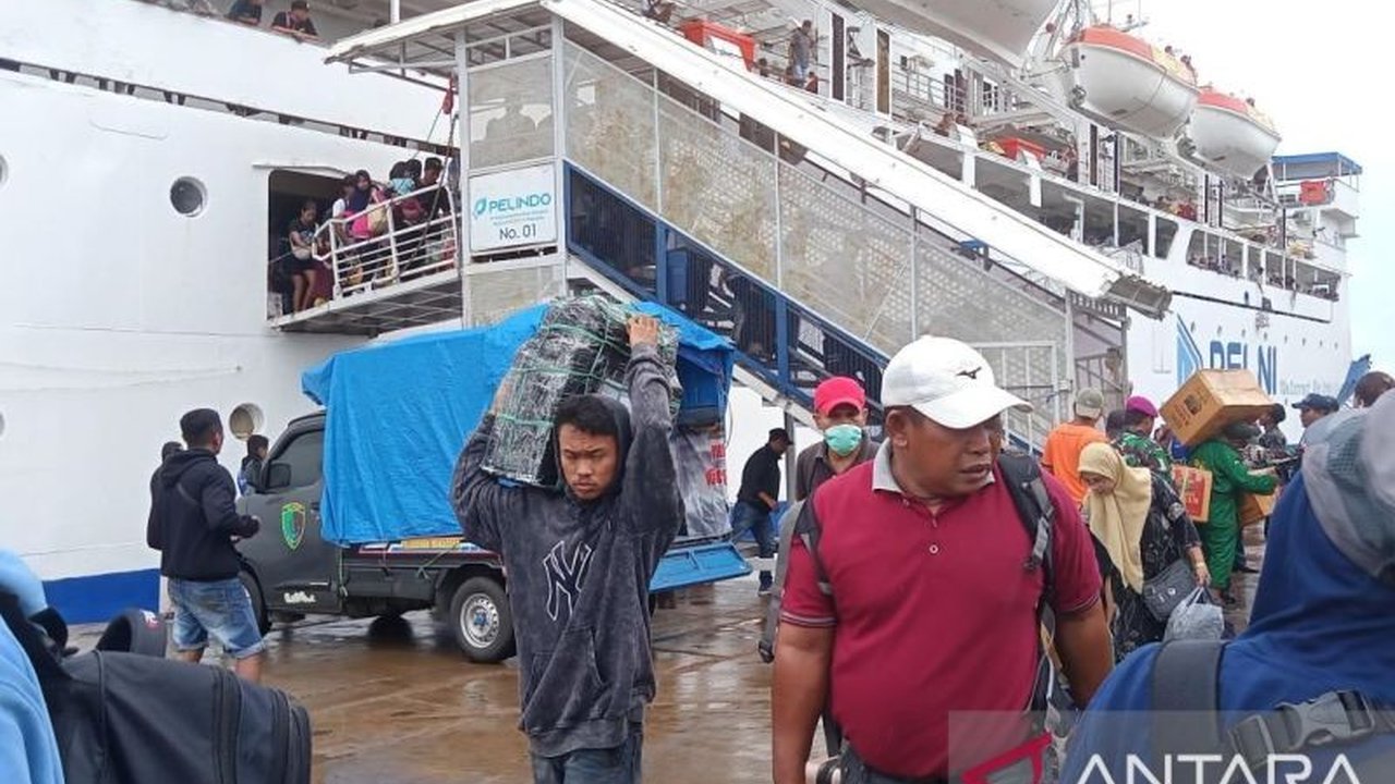 Lonjakan signifikan penumpang angkutan laut tercatat di Pelindo Regional 4 menjelang Lebaran 2026, dengan lebih dari 242 ribu orang telah melakukan perjalanan mudik hingga H-7.
