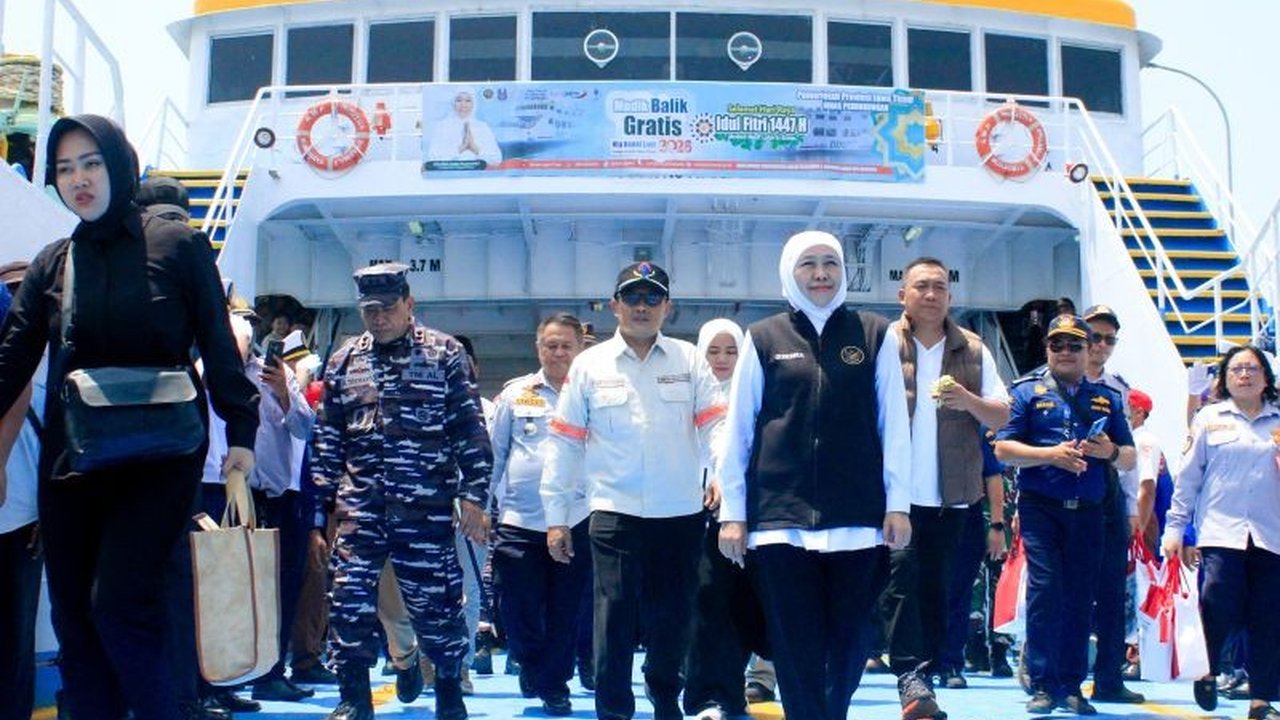 Gubernur Jawa Timur Khofifah Indar Parawansa melepas keberangkatan kapal program Mudik Gratis Jawa Timur dari Pelabuhan Jangkar menuju Pulau Raas, memastikan perjalanan aman dan nyaman bagi pemudik Lebaran 2026.