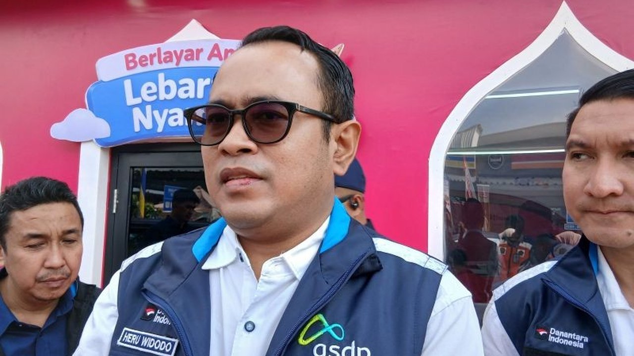 PT ASDP Indonesia Ferry (Persero) melaporkan peningkatan signifikan Arus Mudik Lebaran di Pelabuhan Merak-Ciwandan H-7 Idul Fitri 2026. Simak detail prediksi puncak dan persiapan layanan untuk kelancaran perjalanan Anda.