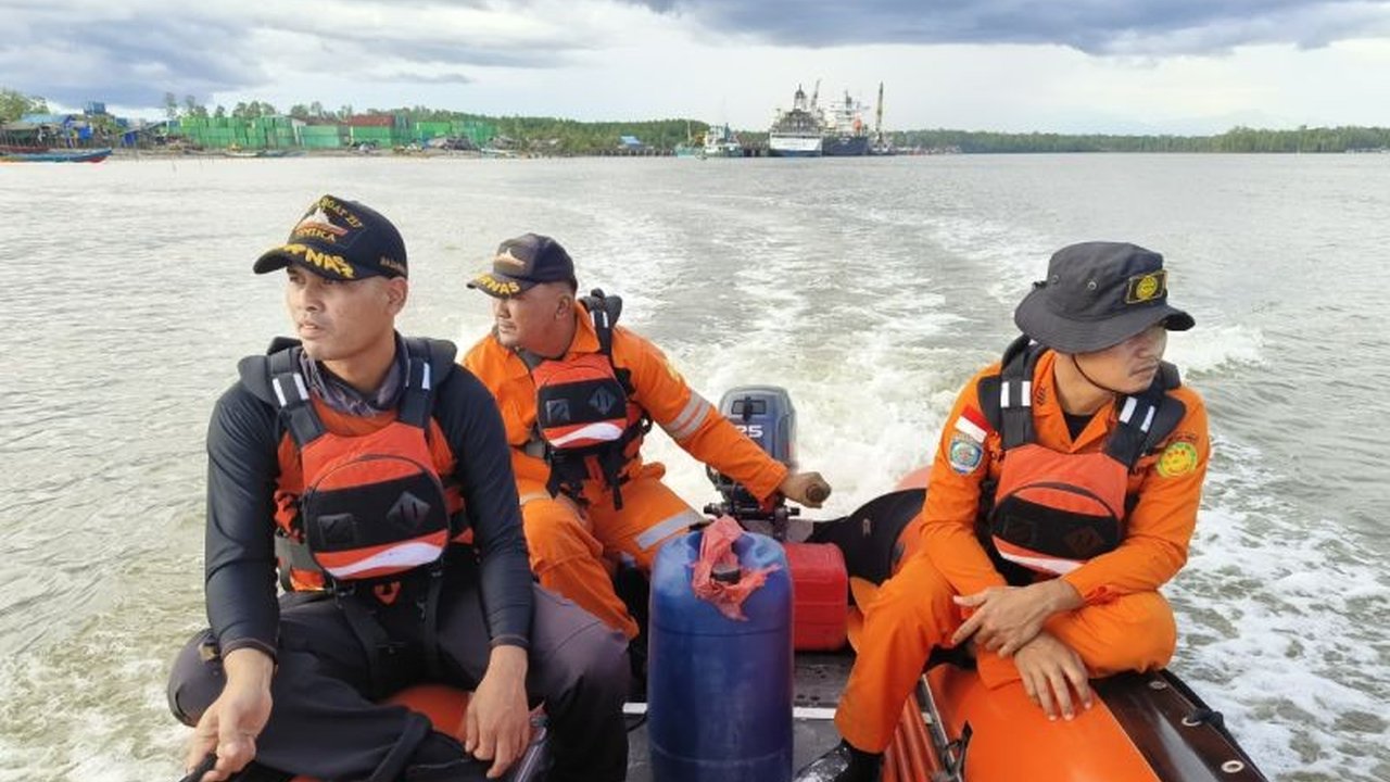 Tim SAR Timika bergerak cepat mencari Robianus Kehek, seorang pemancing yang dilaporkan hilang setelah jatuh di Pelabuhan Pomako, Mimika. Insiden ini memicu pencarian intensif.