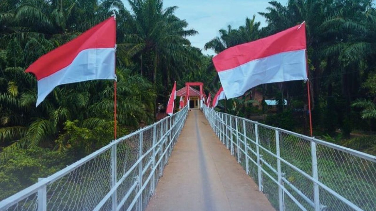 Satuan Brimob Polda Sumut telah merampungkan perbaikan jembatan gantung di Paluta, mempermudah aktivitas warga. Ini wujud kepedulian Brimob Sumut Perbaiki Jembatan.