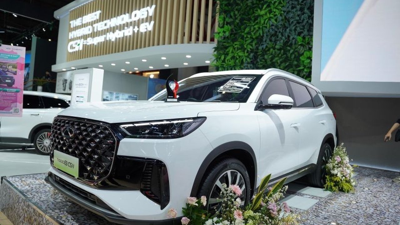 Chery Tiggo 8 CSH hadir sebagai pilihan SUV plug-in hybrid (PHEV) yang unggul, menawarkan efisiensi bahan bakar dan kabin lapang untuk kebutuhan mobilitas keluarga modern.