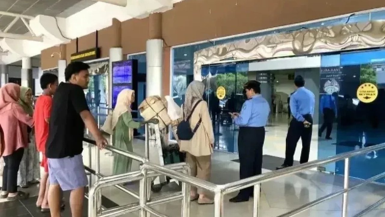 Jelang Lebaran 2026, Trafik Penumpang Bandara Palembang melonjak signifikan sebesar 27,1 persen, didorong oleh aktivitas mudik yang tinggi dan penambahan penerbangan ekstra.