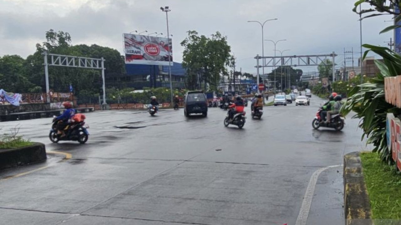 Polres Malang melaporkan Arus Lalu Lintas Exit Tol Singosari menuju Malang masih lancar terkendali pada H-6 Idul Fitri 2026. Kapan puncak arus mudik diprediksi terjadi?