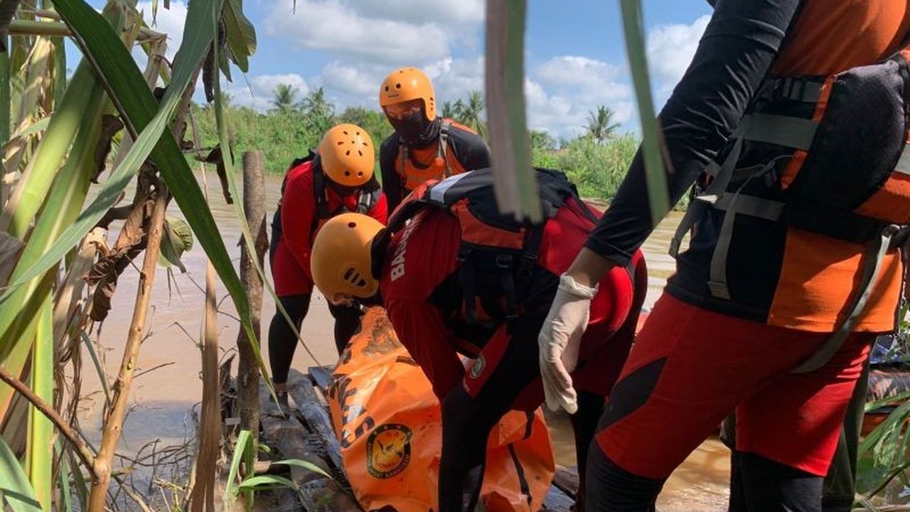Tim SAR gabungan berhasil menemukan jasad Zainudin, korban tenggelam di Sungai Komering, setelah tiga hari pencarian intensif. Bagaimana detail penemuan ini?