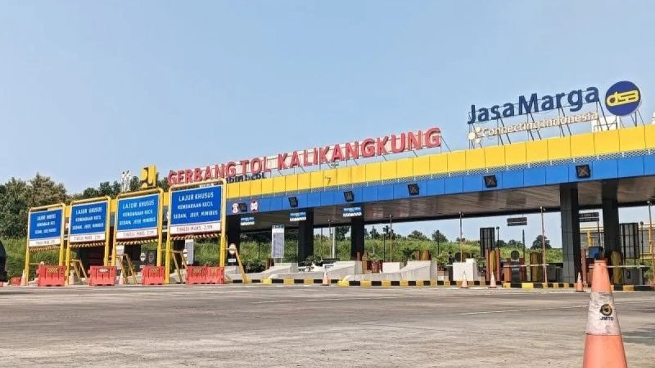 Arus mudik di Gerbang Tol Kalikangkung Semarang menunjukkan peningkatan signifikan, dengan belasan ribu kendaraan dari arah Jakarta memadati ruas tol ini. Ketahui detail lonjakan volume kendaraan dan kesiapan gardu tol.