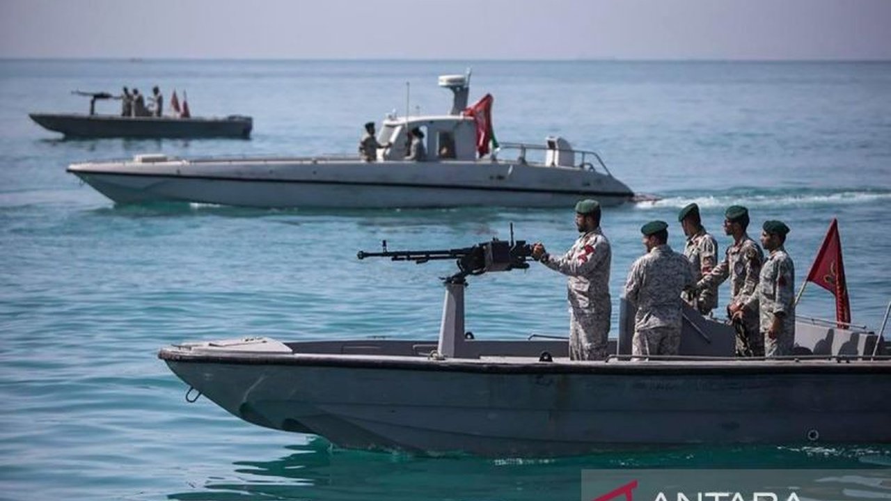 Menteri Luar Negeri Iran Abbas Araghchi secara tegas mendesak negara-negara regional untuk melakukan Iran Desak Usir Pasukan AS, menyusul meningkatnya ketegangan di Selat Hormuz dan kegagalan kerangka keamanan Washington.