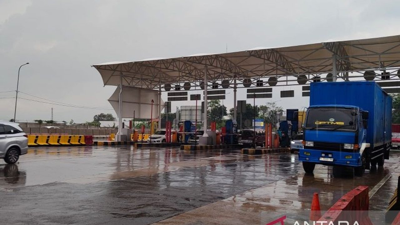 Jasa Marga meminta pemudik mengatur perjalanan menuju Gerbang Tol Cileunyi untuk antisipasi kepadatan arus mudik. Peningkatan volume kendaraan sudah terasa, bagaimana strategi menghindari antrean panjang?