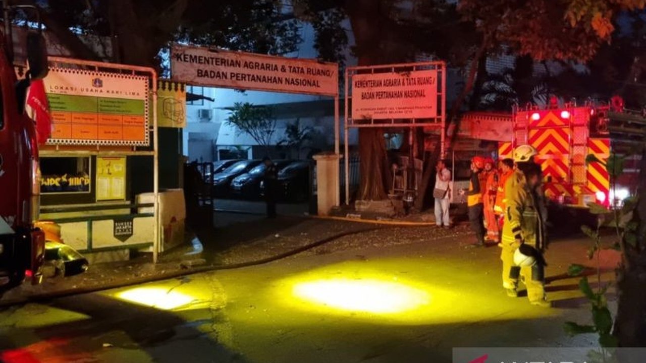 Suku Dinas Penanggulangan Kebakaran dan Penyelamatan (Gulkarmat) Jakarta Selatan memastikan tidak ada korban jiwa dalam insiden Kebakaran Mampang di Jalan Kapten Tendean yang berhasil dipadamkan.