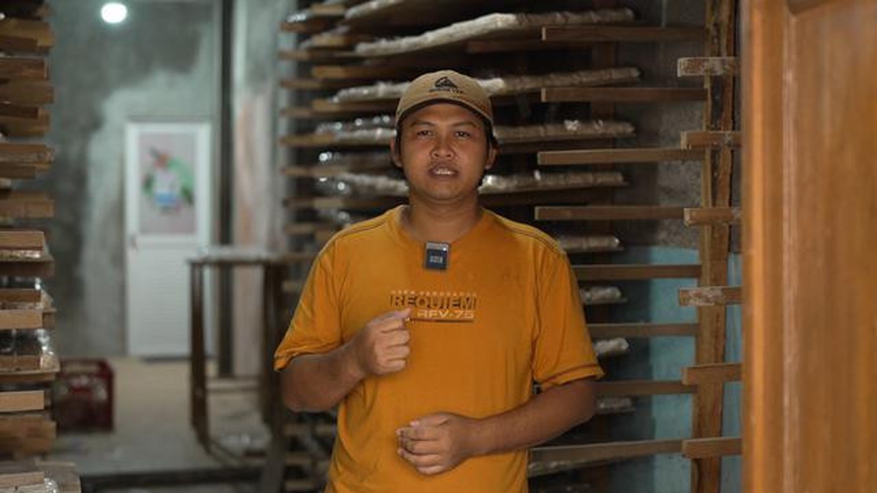 Sejak ada program MBG, permintaan tempe pengusaha UMKM ini meningkat pesar.  (foto: Badan Komunikasi Pemerintah RI)