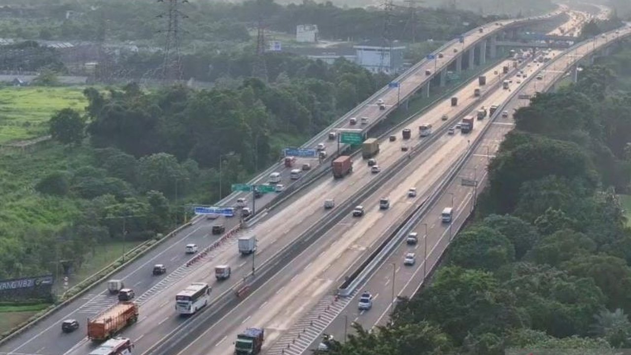 PT Jasamarga Jalanlayang Cikampek (JJC) mencatat adanya lonjakan kendaraan MBZ yang signifikan pada H-7 Idul Fitri 2026, terutama dari Jakarta, menandakan dimulainya arus mudik.