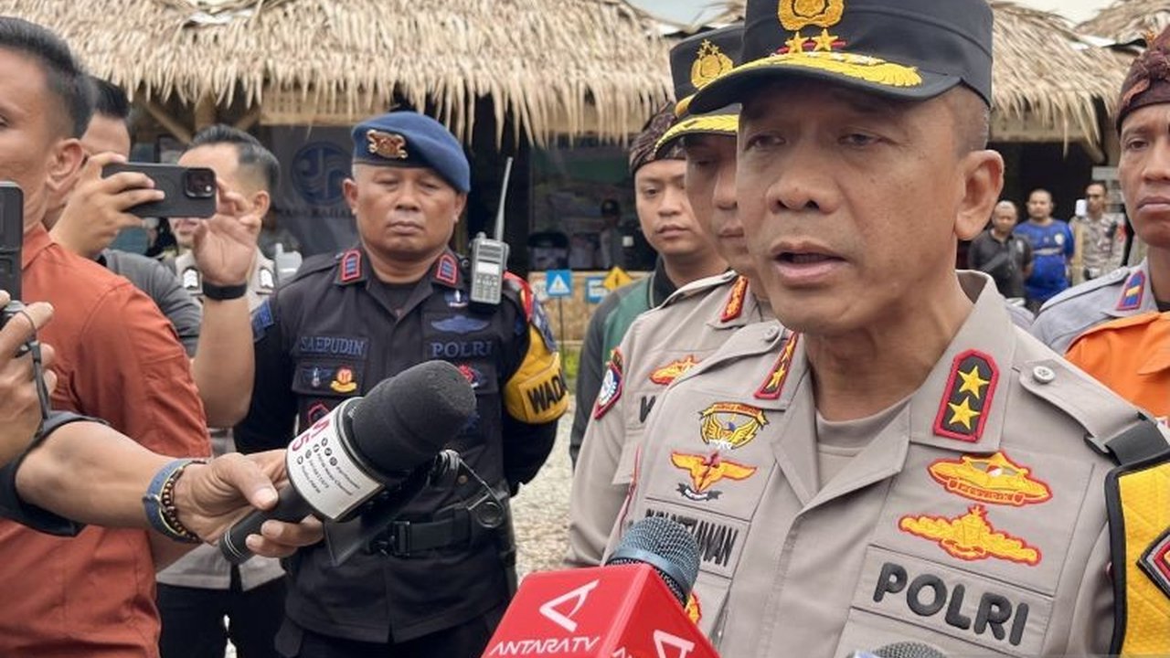 Kapolda Jabar Irjen Pol Rudi Setiawan menyoroti truk sumbu tiga sebagai penyebab utama kemacetan dan kecelakaan selama mudik Lebaran 2026. Simak langkah tegas kepolisian untuk memastikan kelancaran arus lalu lintas.