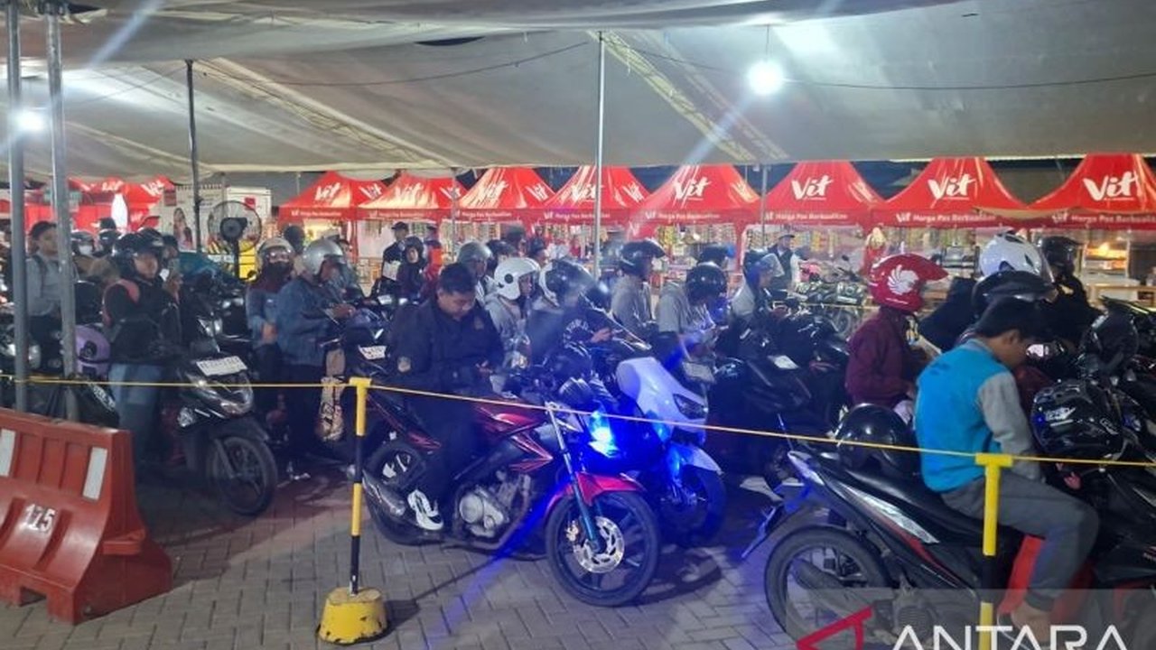 PT Pelabuhan Indonesia (Persero) Regional 2 Banten mencatat lebih dari 16.000 unit kendaraan telah menyeberang ke Sumatera melalui Pelabuhan Ciwandan hingga H-6 Lebaran 2026. Simak detail Arus Mudik Lebaran 2026 Ciwandan yang tetap kondusif.