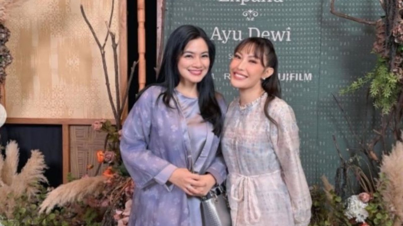 Ayu Dewi meluncurkan Koleksi Baju Lebaran terbarunya, 'Selaras Collection', hasil kolaborasi dengan jenama fesyen lokal, yang langsung memukau dan mendapat dukungan dari para selebritas ternama menjelang Hari Raya Idul Fitri 1447 Hijriah.