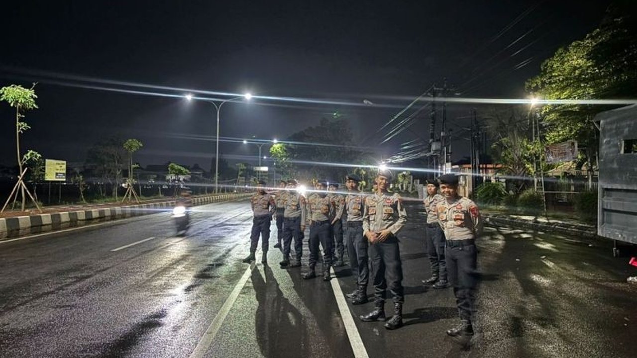 Polresta Pati menjamin keamanan jalur arteri Pati mudik selama Operasi Ketupat Candi 2026. Patroli malam intensif dan pengawasan ketat siap mengamankan perjalanan Anda.