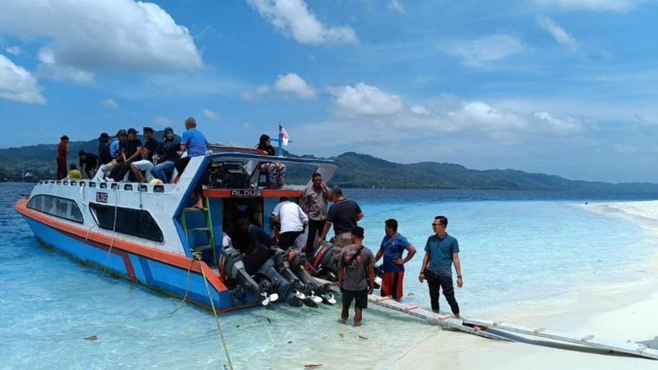 Warga Sulawesi Utara diimbau waspada! BMKG mengeluarkan peringatan dini gelombang tinggi hingga empat meter di sejumlah perairan Sulut hingga 19 Maret 2026, berpotensi mengganggu keselamatan pelayaran.