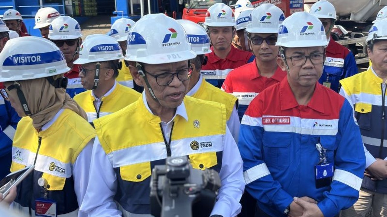 Wakil Menteri Energi dan Sumber Daya Mineral (Wamen ESDM) dan Pertamina memastikan stok BBM nasional aman hingga 28 hari, cukup untuk memenuhi kebutuhan mudik Lebaran 2026, dengan berbagai langkah antisipasi.