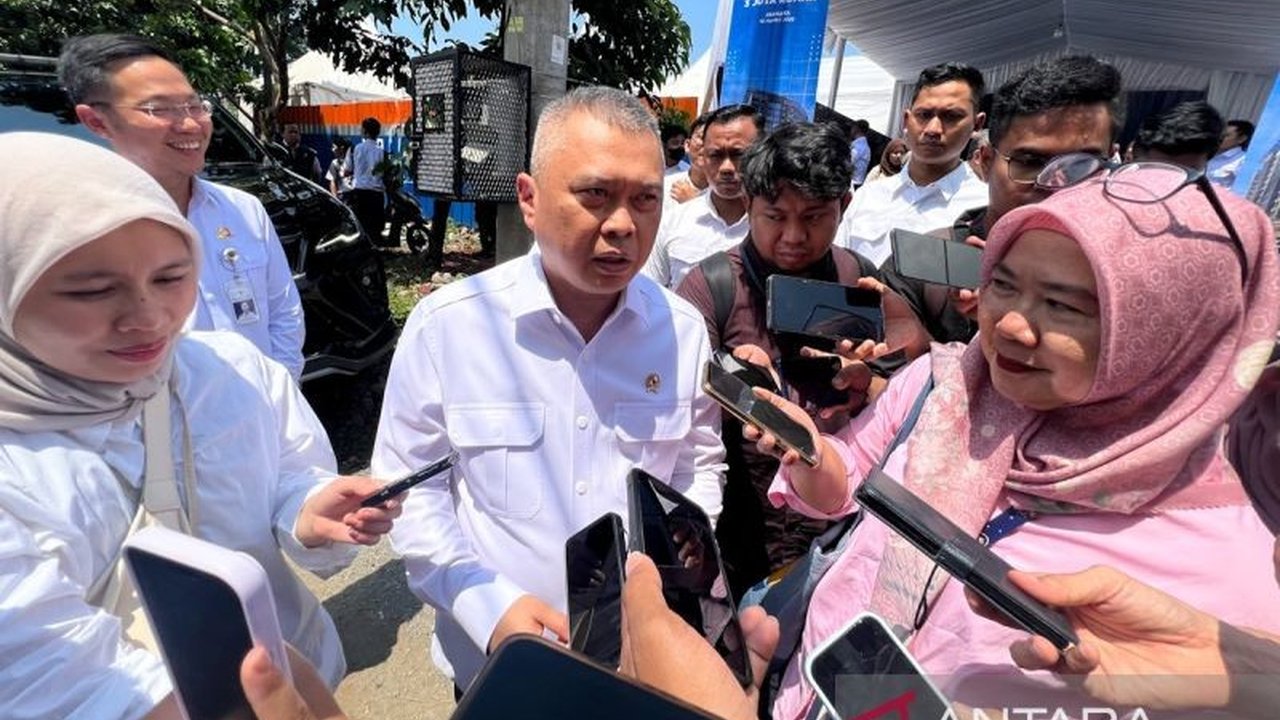 Menteri Perhubungan Dudy Purwagandhi memastikan kesiapan layanan Penyeberangan Jawa-Sumatra menjelang puncak arus mudik Lebaran 2026, meninjau tiga pelabuhan vital untuk kelancaran mobilitas.