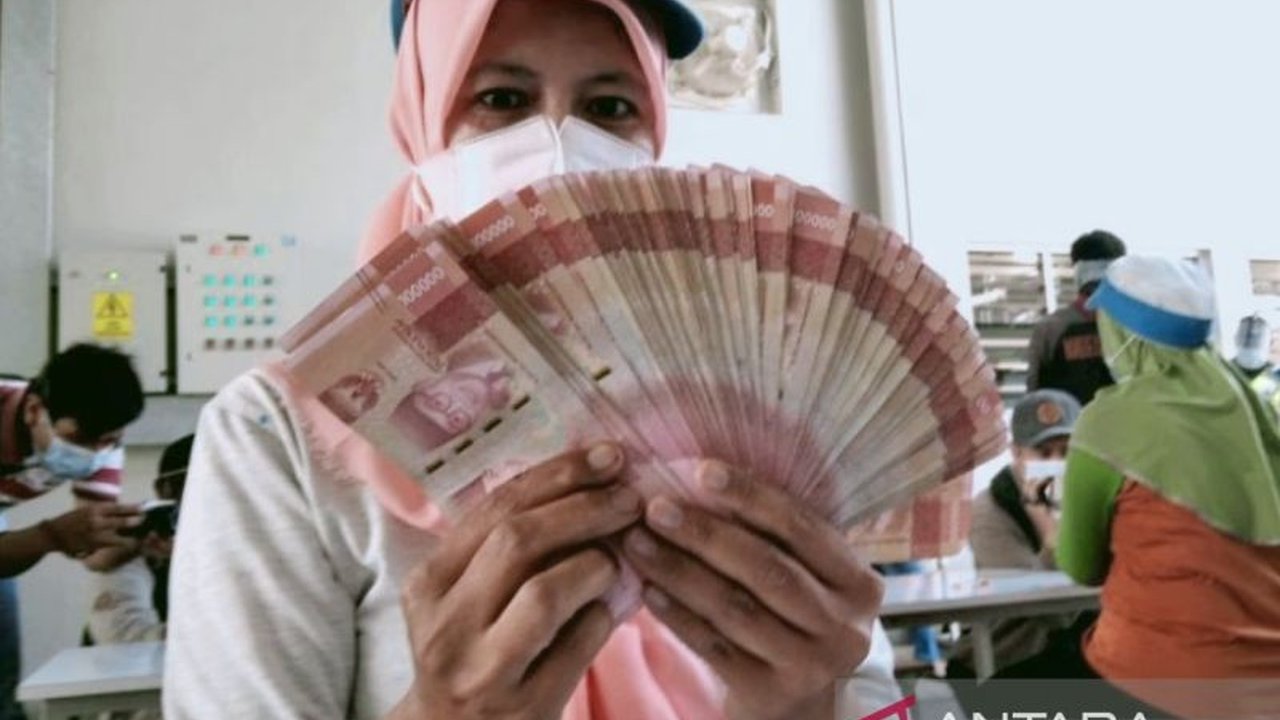 Kantor Wilayah DJPb Kemenkeu Lampung terus menggenjot Realisasi THR ASN Lampung, kini mencapai Rp279,11 miliar. Percepatan ini dorong ekonomi daerah jelang Lebaran 2026.