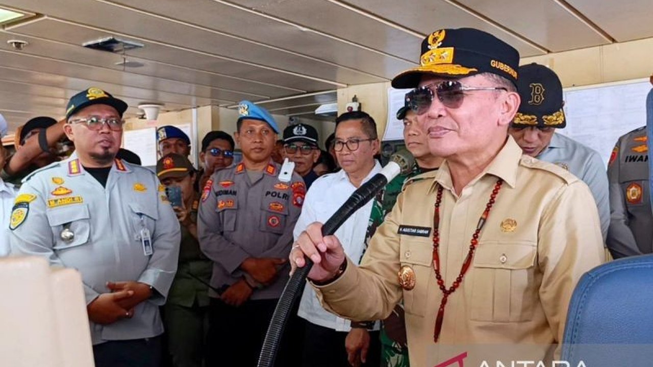 Gubernur Kalteng Agustiar Sabran secara langsung melepas ribuan pemudik dari Pelabuhan Sampit, memastikan kelancaran arus mudik Lebaran dan berpesan keselamatan kepada seluruh penumpang.
