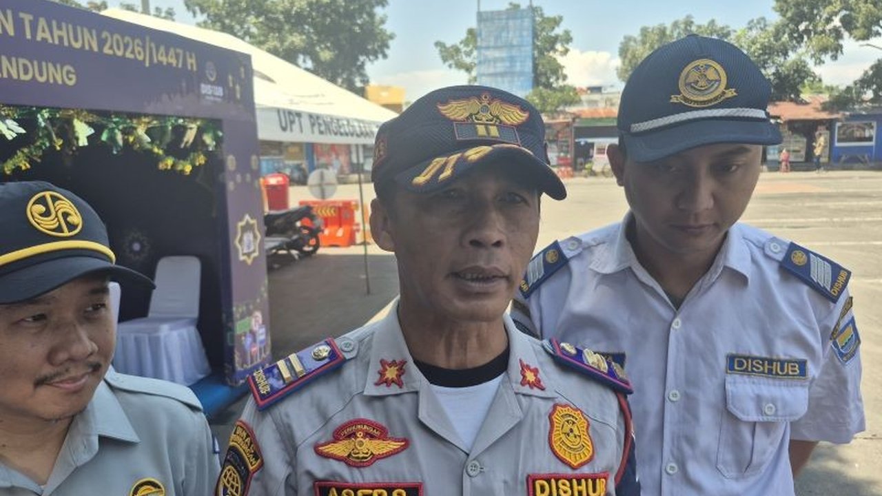 Pengelola Terminal Cicaheum memperketat Ramp Check bus pasca gelombang pertama mudik 2026. Langkah ini diambil guna memastikan seluruh armada bus layak jalan demi keselamatan pemudik.