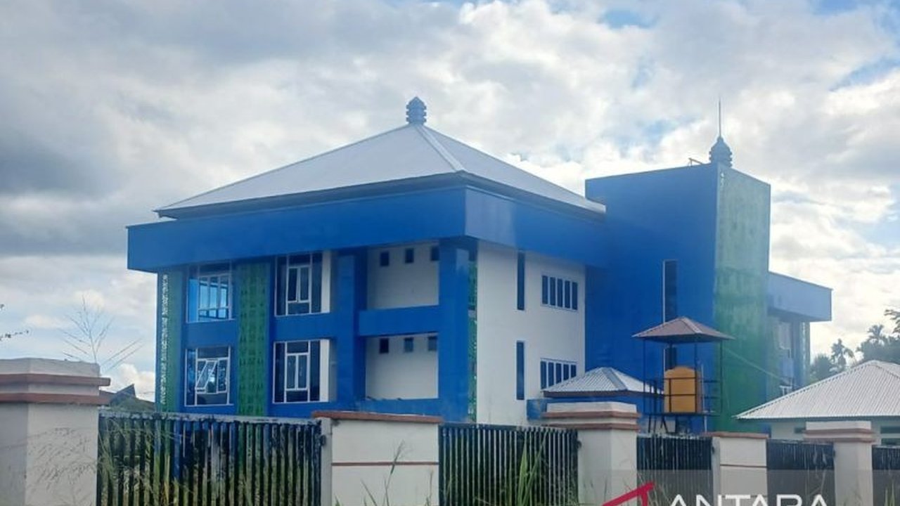 Dinas Perpustakaan dan Arsip Daerah Kabupaten Mimika menargetkan pengoperasian gedung baru pada 2027 setelah renovasi tuntas, mengatasi masalah sewa dan meningkatkan minat baca masyarakat dengan fasilitas Gedung Perpustakaan Mimika yang lebih representati