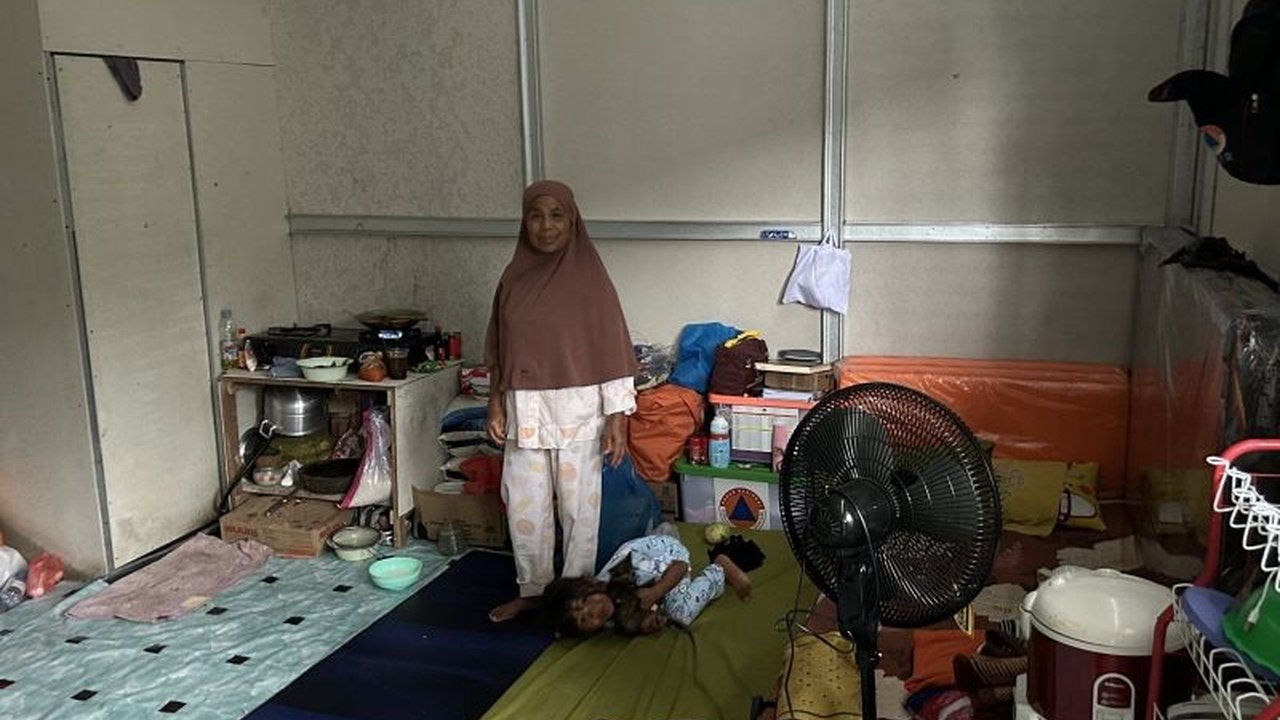 Tiga pekan pasca menempati hunian sementara, warga Malalak Sumbar beradaptasi dengan kehidupan baru. Meski mulai nyaman, mereka berharap pembangunan hunian tetap segera terealisasi.
