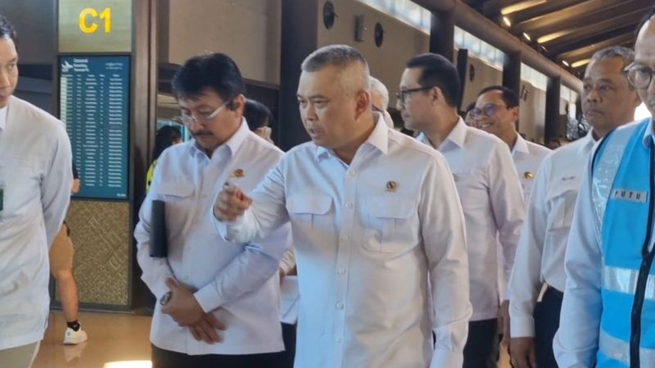 Menteri Perhubungan Dudy Purwagandhi memastikan program diskon tiket pesawat Lebaran 2026 hingga 20% di Bandara Soetta berjalan, meringankan biaya mudik masyarakat.