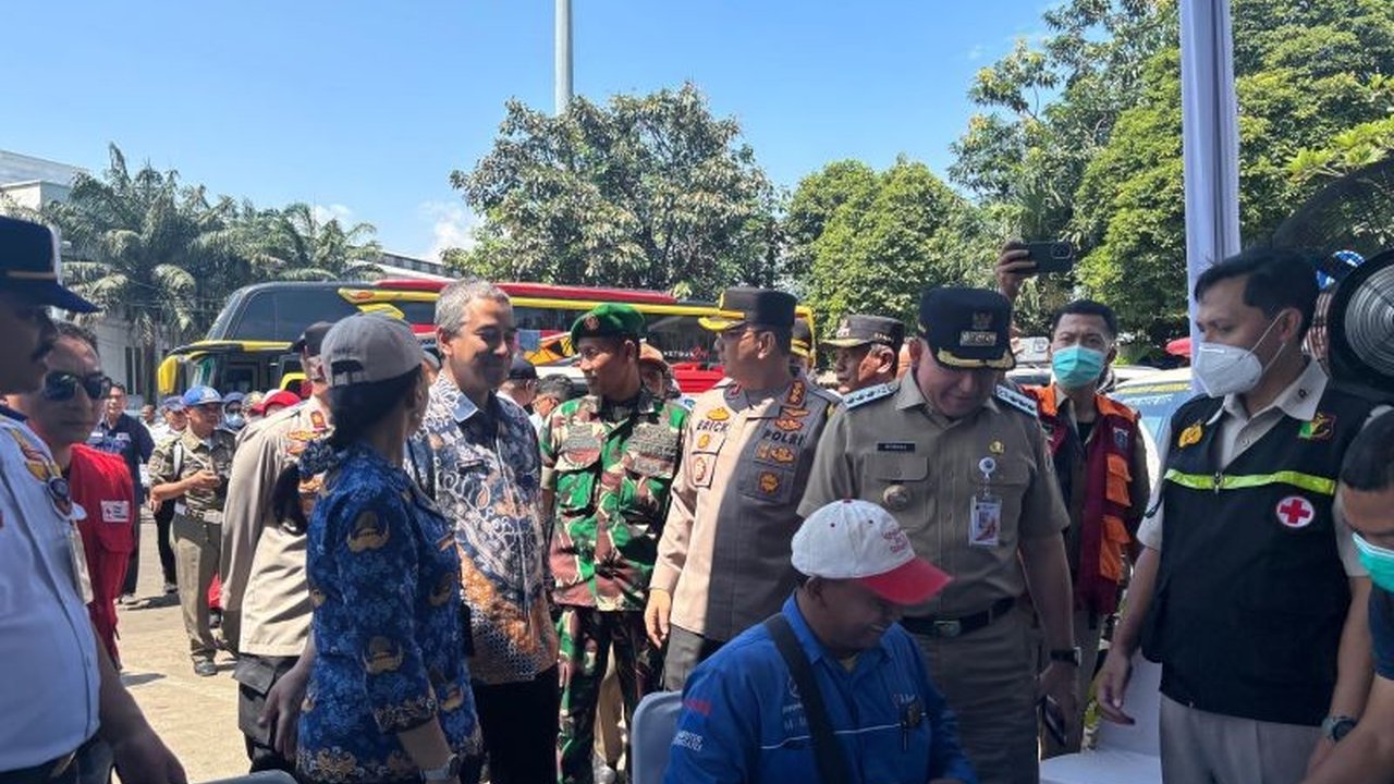 Jelang Lebaran, Pemkot Jakarta Utara mengeluarkan Tips Mudik Aman Jakarta Utara bagi warganya. Wali Kota Hendra Hidayat mengimbau pemudik untuk memastikan kondisi rumah aman dan melaporkannya kepada RT/RW demi mencegah hal tak diinginkan.