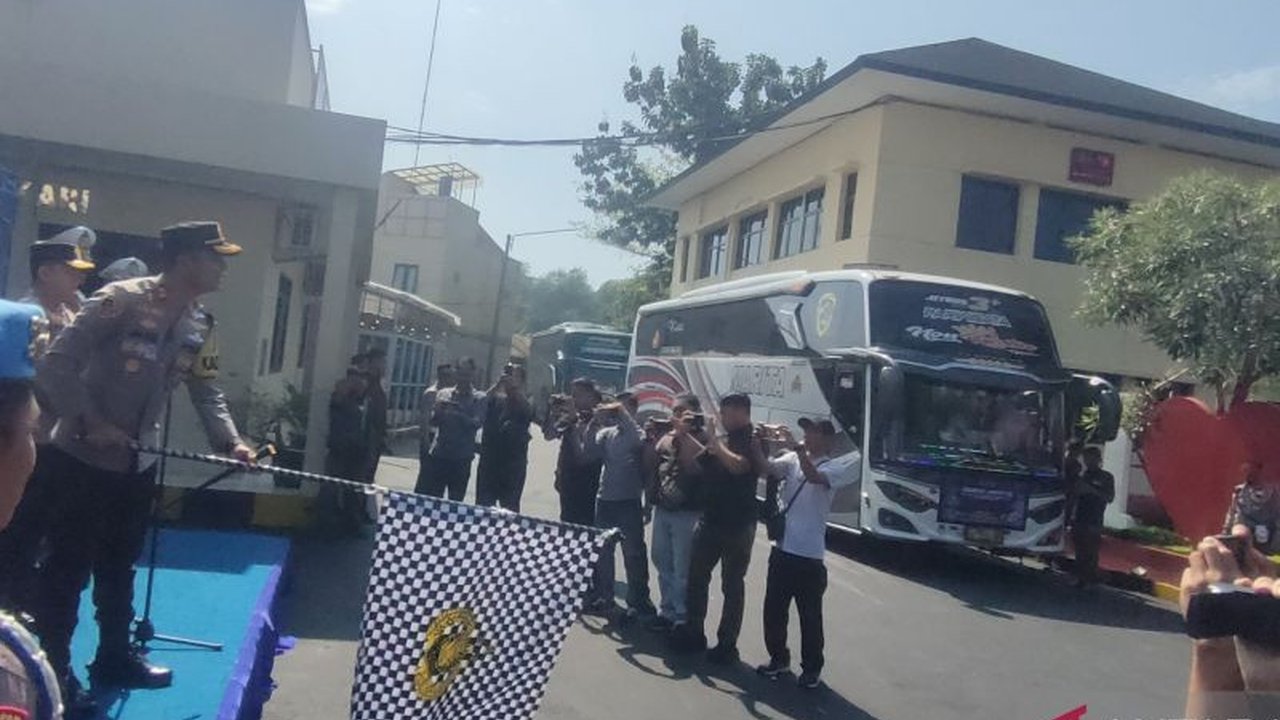 Polres Cianjur kembali menggelar program Mudik Gratis untuk Idul Fitri 2026, memberangkatkan 159 pemudik ke berbagai kota di Jawa Barat dan Jawa Tengah, meringankan beban biaya dan mengurangi kepadatan lalu lintas.