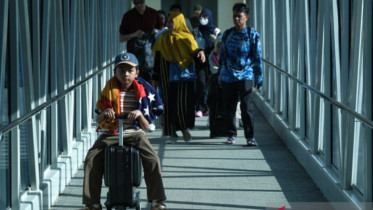 Kementerian Perhubungan menegaskan operasional penerbangan internasional dari dan menuju Indonesia tetap berjalan normal di tengah dinamika situasi Timur Tengah, menepis isu pembatalan massal.