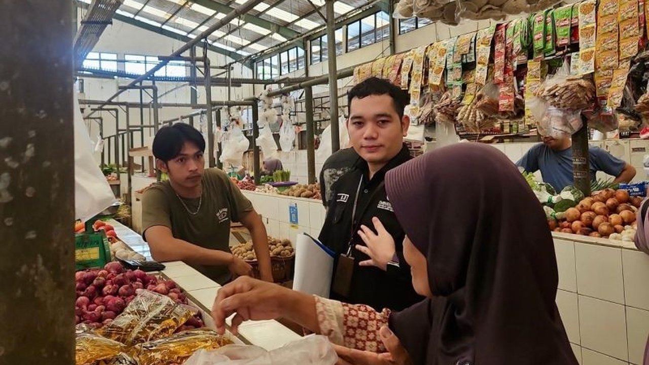 Ombudsman Kepulauan Bangka Belitung melaporkan kenaikan harga sembako signifikan, mencapai 16-40% di atas HET, menjelang Lebaran 2026 akibat lonjakan permintaan masyarakat.