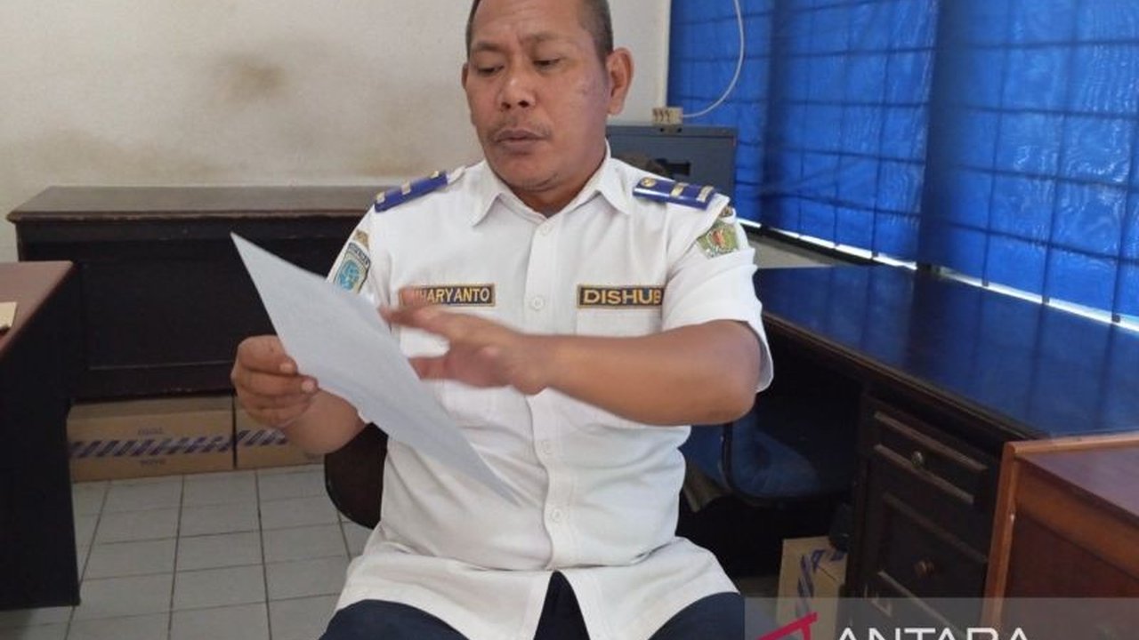 Terminal Lempake Samarinda mulai menunjukkan peningkatan jumlah penumpang jelang Mudik Lebaran. Puncak arus diprediksi H-2, menandakan persiapan pulang kampung telah dimulai.