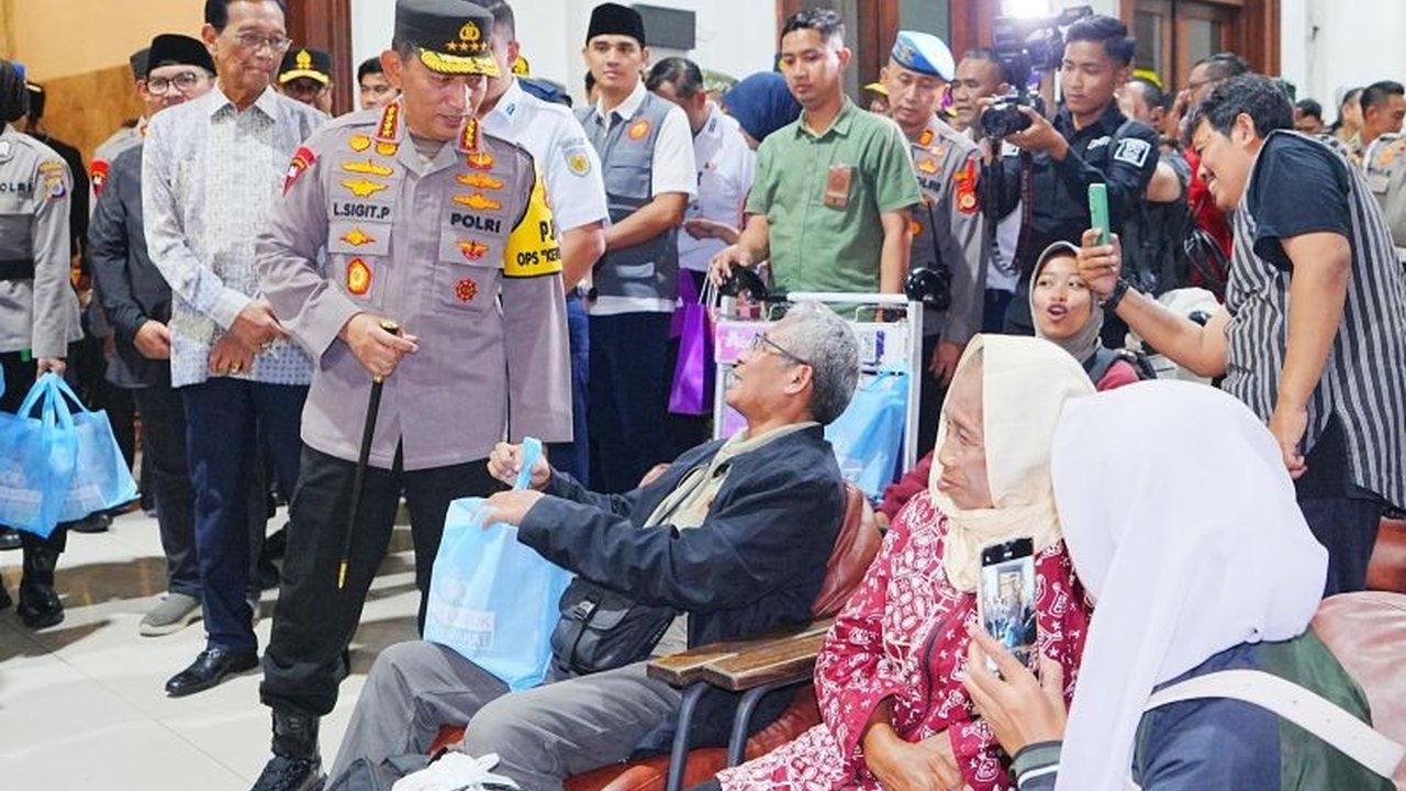 Kapolri Jenderal Pol Listyo Sigit Prabowo memastikan kelancaran dan keamanan puncak arus mudik Lebaran 2026, sekaligus mengimbau pemudik untuk selalu mengutamakan keselamatan selama perjalanan.