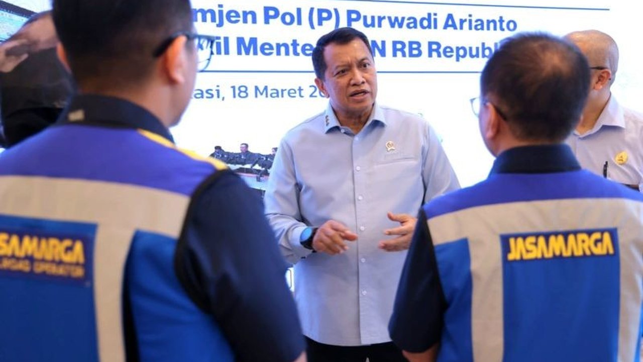 Wakil Menteri PANRB meninjau Jasa Marga Tollroad Command Center (JMTC) untuk memastikan kesiapan jalan tol libur Nyepi dan Idul Fitri 2026. Simak bagaimana pemerintah menjamin kelancaran lalu lintas.