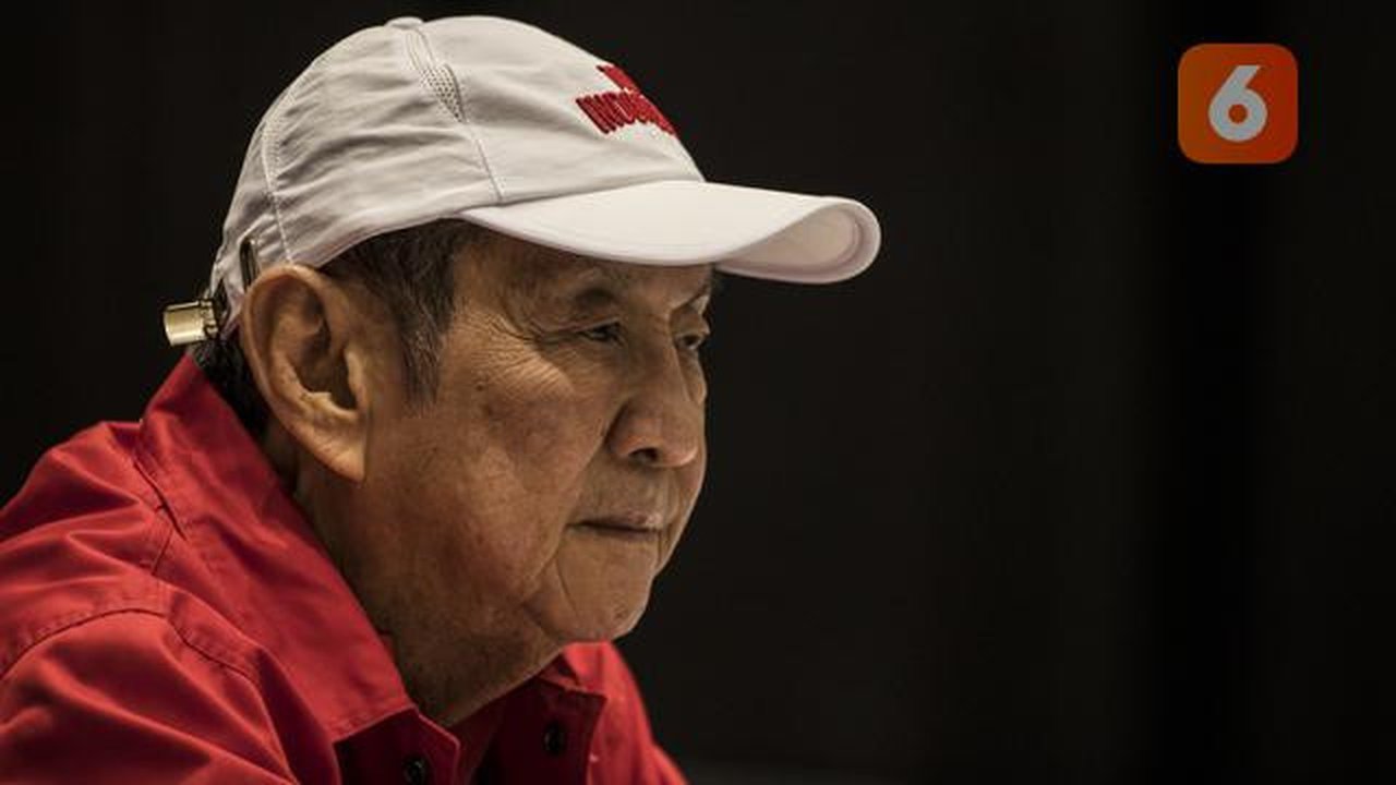 Atlet bridge Indonesia, Bambang Hartono, memberikan keterangan pers di JiExpo Kemayoran, Jakarta, Rabu (22/8/2018). Orang terkaya Indonesia itu optimis mampu sumbang medali emas Asian Games.