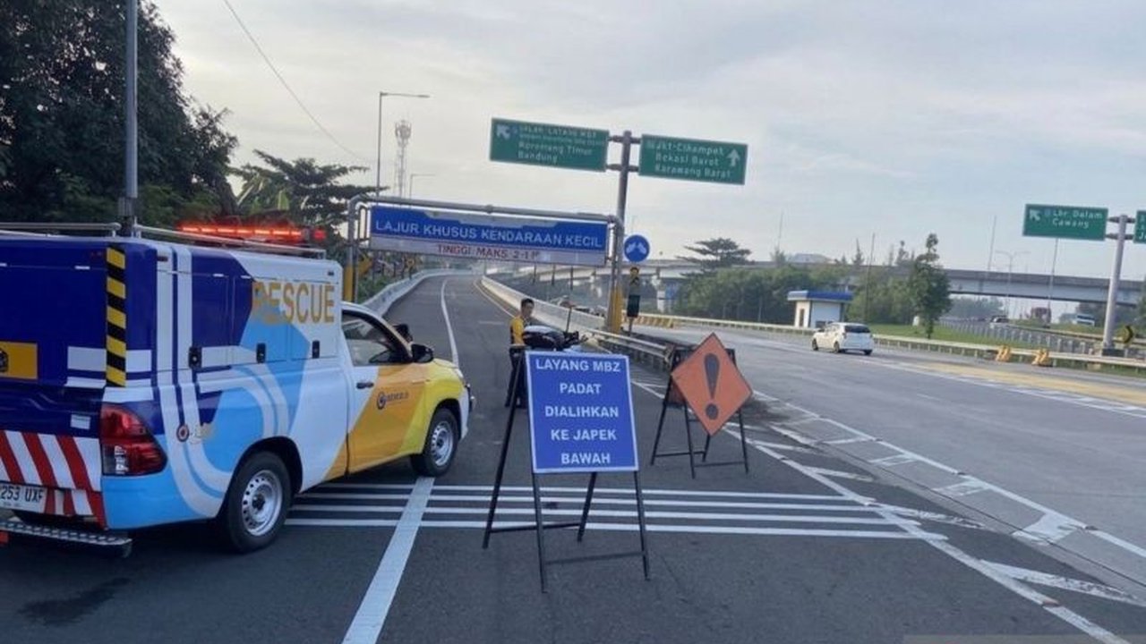 PT Jasamarga Jalanlayang Cikampek mencatat lonjakan kendaraan MBZ Lebaran hingga 198 persen pada H-3 Idul Fitri 1447 H, membuat arus mudik dari Jakarta membludak.