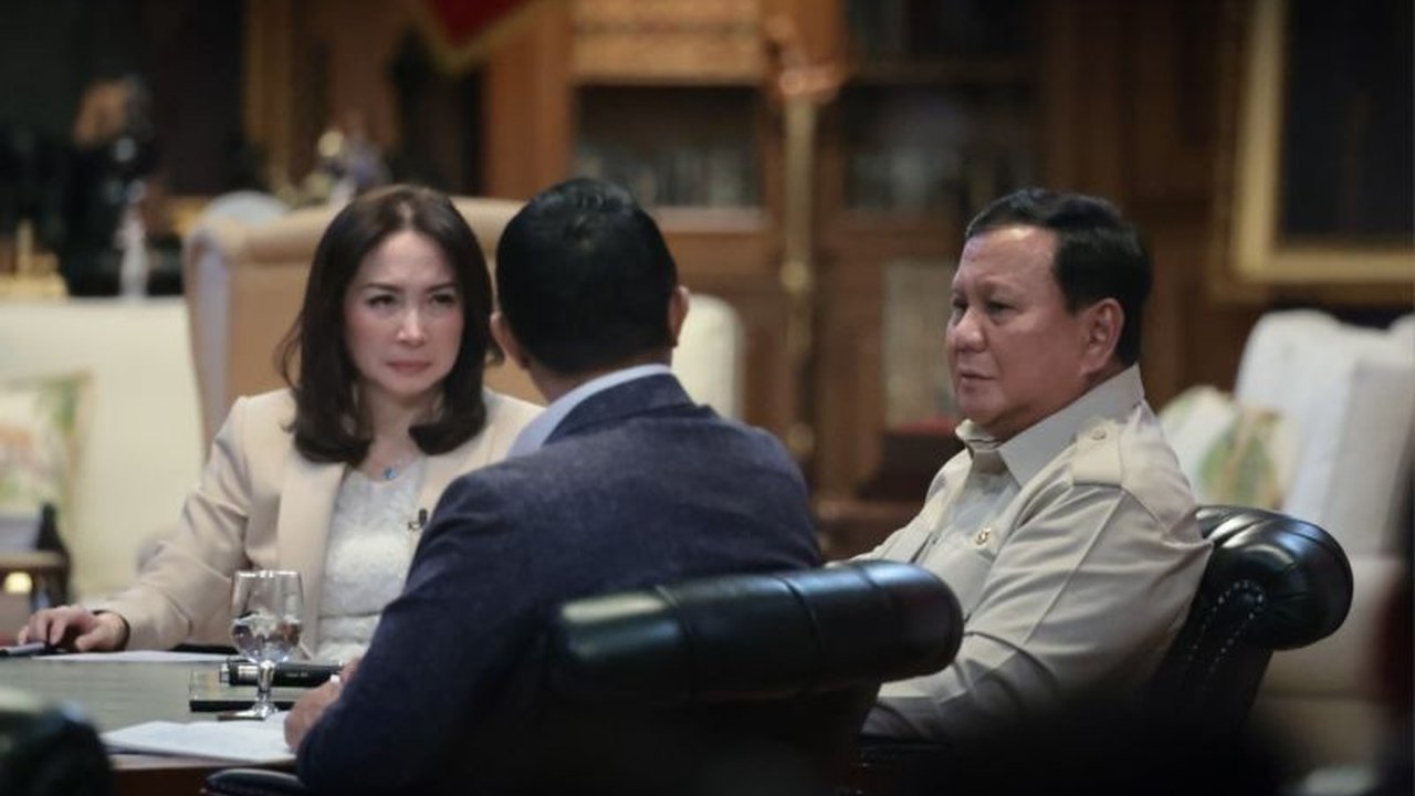 Presiden Prabowo Subianto melontarkan kritik tajam terhadap belanja daerah yang dinilai tidak efisien, khususnya menyoroti pembelian mobil dinas seharga Rp8 miliar di tengah kebutuhan dasar masyarakat.