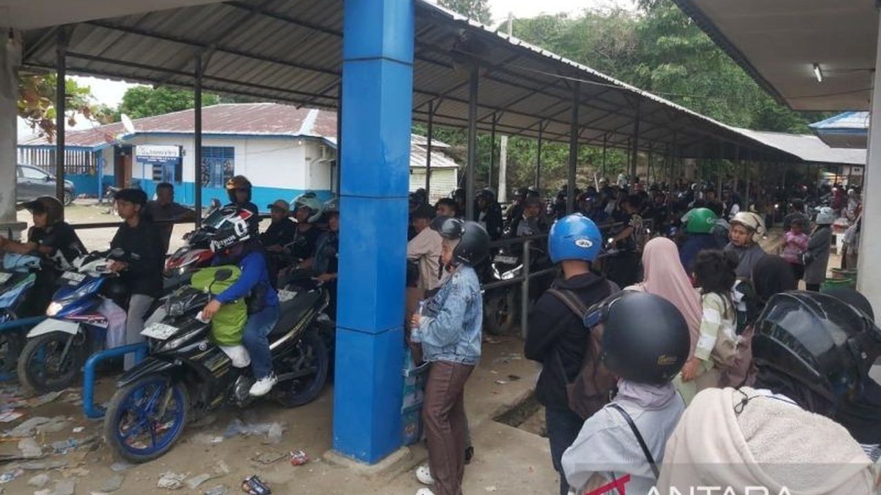 Pelabuhan Torobulu mencatat peningkatan signifikan arus mudik Lebaran 2026, melayani ribuan pemudik dan kendaraan menuju Muna setiap hari, menunjukkan antusiasme masyarakat untuk pulang kampung.