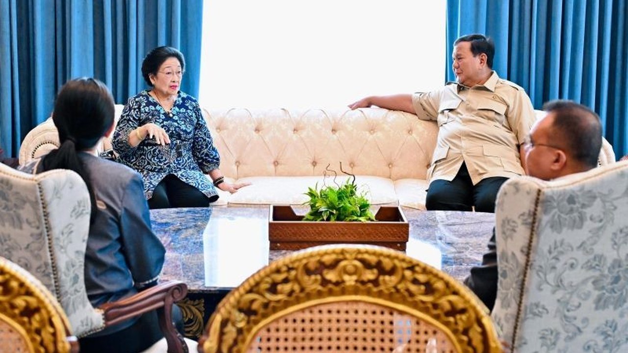 Intelektual Muda menyoroti pertemuan Prabowo-Megawati sebagai panggilan persatuan nasional yang krusial, menegaskan pentingnya kebijakan berbasis prioritas dan urgensi menghadapi ketidakpastian global.