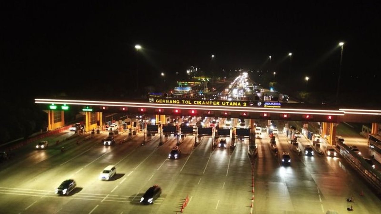 Jasamarga Transjawa Tol (JTT) menegaskan rekayasa lalu lintas one way nasional masih diberlakukan dari KM 70 Tol Jakarta-Cikampek hingga KM 414 Gerbang Tol Kalikangkung guna mengurai kepadatan arus mudik Lebaran.