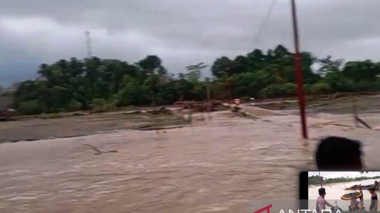 Banjir kembali melanda Kecamatan Pante Ceureumen, Aceh Barat, memaksa sejumlah warga mengungsi. BPBD Aceh Barat dengan sigap mengerahkan personel untuk penanganan, memastikan tidak ada korban jiwa dalam musibah ini.