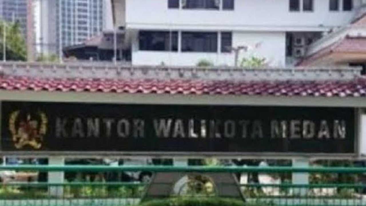 Seluruh ASN Pemkot Medan diwajibkan kembali masuk kerja pada 25 Maret 2026 setelah libur Lebaran. Pelanggaran akan dikenai sanksi tegas, bagaimana pengawasannya?