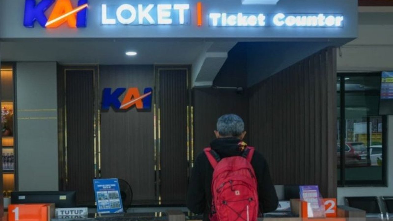 PT KAI Divre I Sumatera Utara mencatat lonjakan penumpang signifikan selama Arus Mudik Lebaran, dengan Stasiun Rantauprapat menjadi tujuan favorit pemudik. Simak selengkapnya mengenai strategi KAI dalam melayani lonjakan ini!
