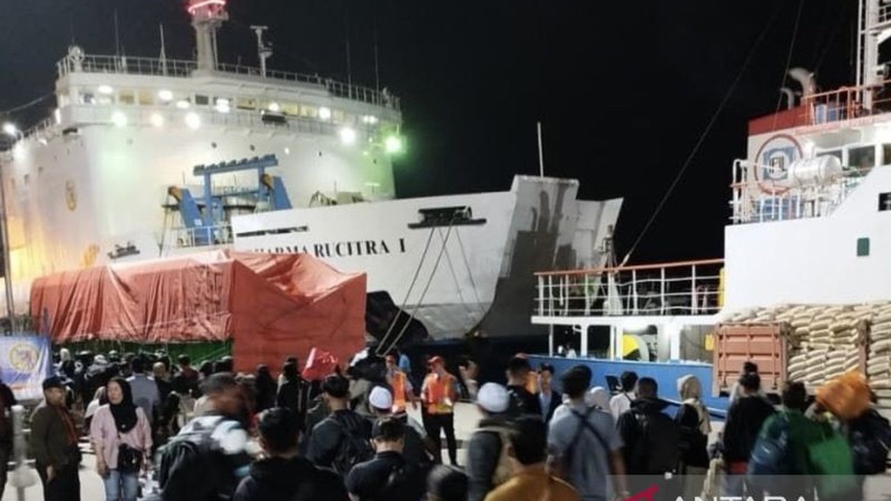 Arus Mudik Lebaran 2026 dari Banjarmasin ke Jawa mencatat lonjakan luar biasa. Lebih dari 10 ribu pemudik telah berangkat, bagaimana kesiapan pelabuhan?