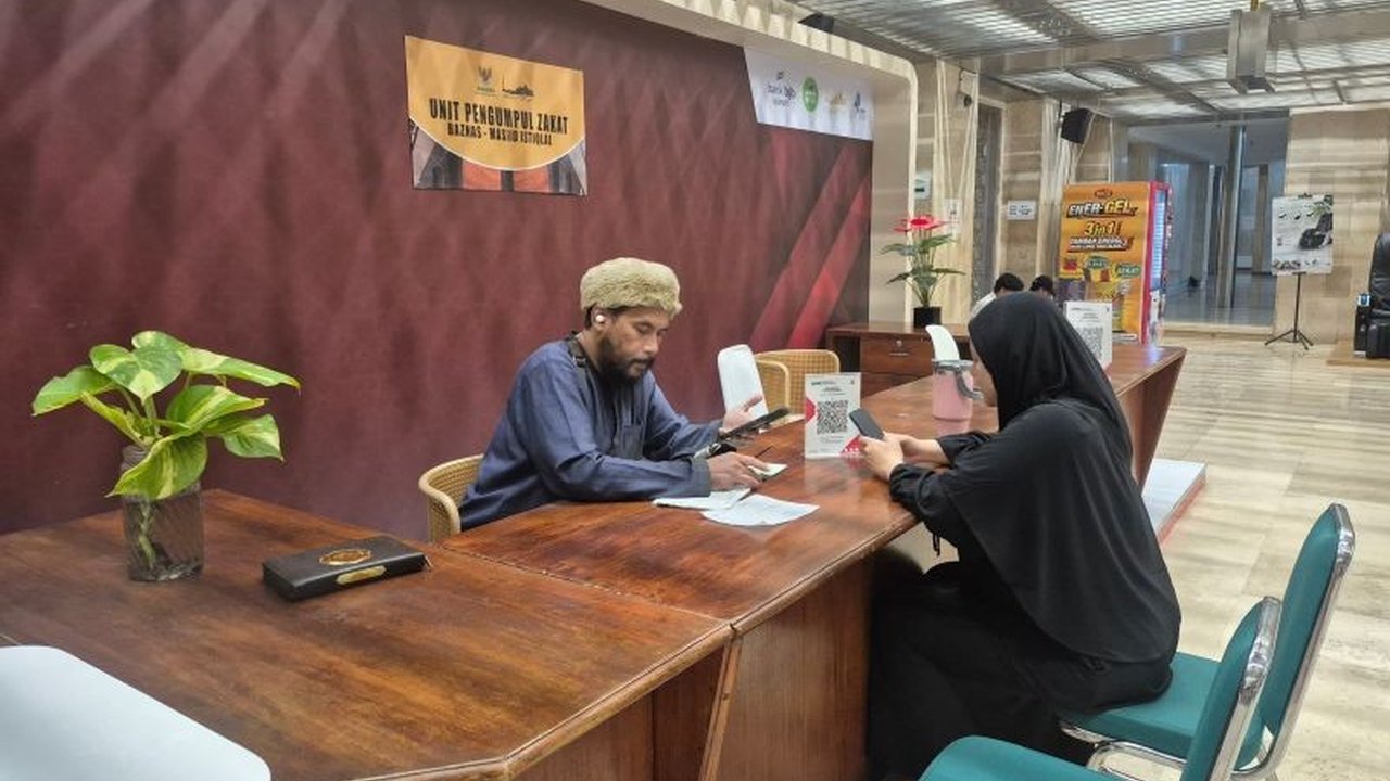 Unit Pengumpul Zakat (UPZ) Baznas Masjid Istiqlal memperpanjang jam operasional layanan zakat fitrah, maal, fidyah, infak, dan sedekah hingga pukul 21.00 WIB, memberikan kemudahan bagi umat Muslim.